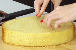 Торт Киндер Сюрприз из мастики