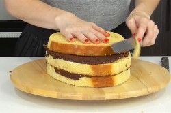 Торт Киндер Сюрприз из мастики