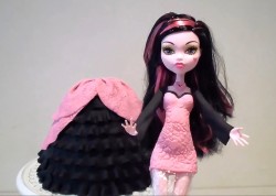 Торт Монстр Хай из мастики