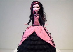 Торт Монстр Хай из мастики