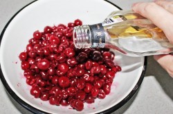 название картинки Шоколадный Торт Пьяная вишня с коньяком и кокосовой стружкой