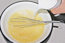 название картинки Шоколадный Торт Пьяная вишня с коньяком и кокосовой стружкой