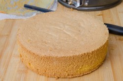 название картинки Бисквитный Торт Рафаэлло с миндалем и кокосовой стружкой