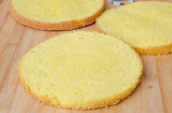 название картинки Бисквитный Торт Рафаэлло с миндалем и кокосовой стружкой