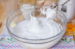 название картинки Бисквитный Торт Рафаэлло с миндалем и кокосовой стружкой