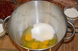 Торт Рождественское полено с вишней