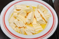 название картинки Торт Фруктовая нежность с цветами