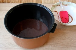 Черемуховый торт на кефире со сметанным кремом и черносливом