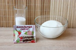 Черемуховый торт на кефире со сметанным кремом и черносливом