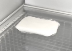 Торт бисквит с цветами из мастики