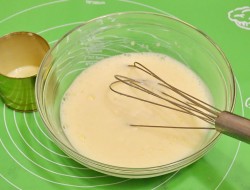 Бисквитный торт с киви и грецкими орехами - шаг 6 Бисквитный торт с киви и грецкими орехами - шаг 6