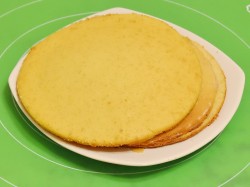 Бисквитный торт с киви и грецкими орехами - шаг 10 Бисквитный торт с киви и грецкими орехами - шаг 10