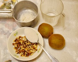 Бисквитный торт с киви и грецкими орехами - шаг 13 Бисквитный торт с киви и грецкими орехами - шаг 13