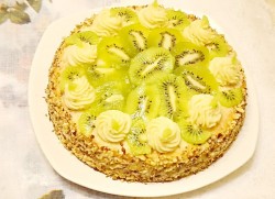 Бисквитный торт с киви и грецкими орехами - шаг 15 Бисквитный торт с киви и грецкими орехами - шаг 15