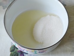 Бисквитный торт с киви и грецкими орехами - шаг 2 Бисквитный торт с киви и грецкими орехами - шаг 2