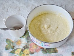 Бисквитный торт с киви и грецкими орехами - шаг 3 Бисквитный торт с киви и грецкими орехами - шаг 3