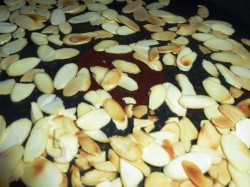 Торт с клубничным вареньем - шаг 2 Торт с клубничным вареньем - шаг 2