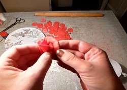 название картинки Торт с розами из мастики