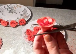 название картинки Торт с розами из мастики