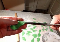 название картинки Торт с розами из мастики