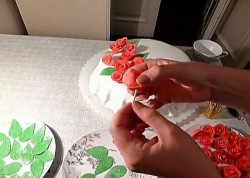 название картинки Торт с розами из мастики