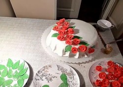 название картинки Торт с розами из мастики