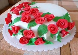 название картинки Торт с розами из мастики