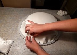 название картинки Торт с розами из мастики