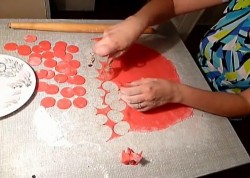 название картинки Торт с розами из мастики