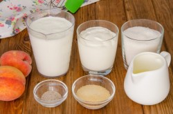 название картинки Торт с шоколадными подтеками и фруктами