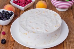 название картинки Торт с шоколадными подтеками и фруктами