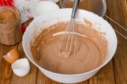 название картинки Торт с шоколадными подтеками и фруктами