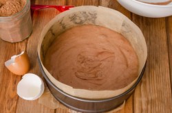 название картинки Торт с шоколадными подтеками и фруктами