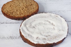 название картинки Торт с вареньем на кефире