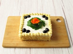 Торт салат Наполеон из коржей с курицей