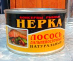 Салат с рыбной консервой и яйцом