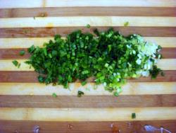 Салат с рыбной консервой и яйцом