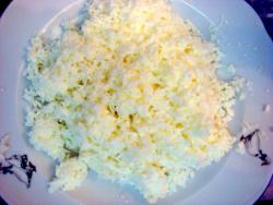 Салат с рыбной консервой и яйцом