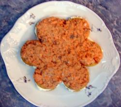 Салат с рыбной консервой и яйцом