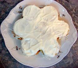 Салат с рыбной консервой и яйцом