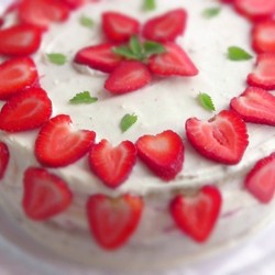 Торт Шкатулка с клубникой