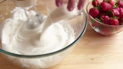 название картинки Торт Шкатулка с клубникой