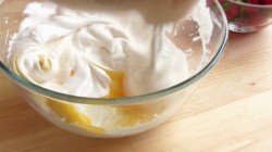 название картинки Торт Шкатулка с клубникой