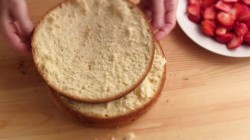 название картинки Торт Шкатулка с клубникой