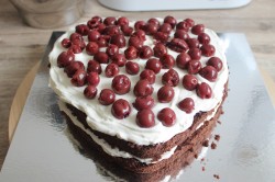 Свадебный торт Сердце шоколадный с розами из крема - шаг 15