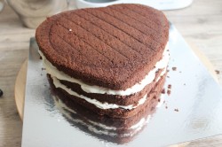 Свадебный торт Сердце шоколадный с розами из крема - шаг 16