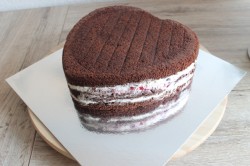 Свадебный торт Сердце шоколадный с розами из крема - шаг 19
