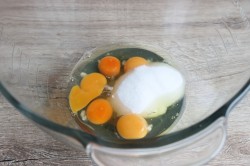 Свадебный торт Сердце шоколадный с розами из крема - шаг 4