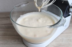 Свадебный торт Сердце шоколадный с розами из крема - шаг 5