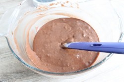 Свадебный торт Сердце шоколадный с розами из крема - шаг 6